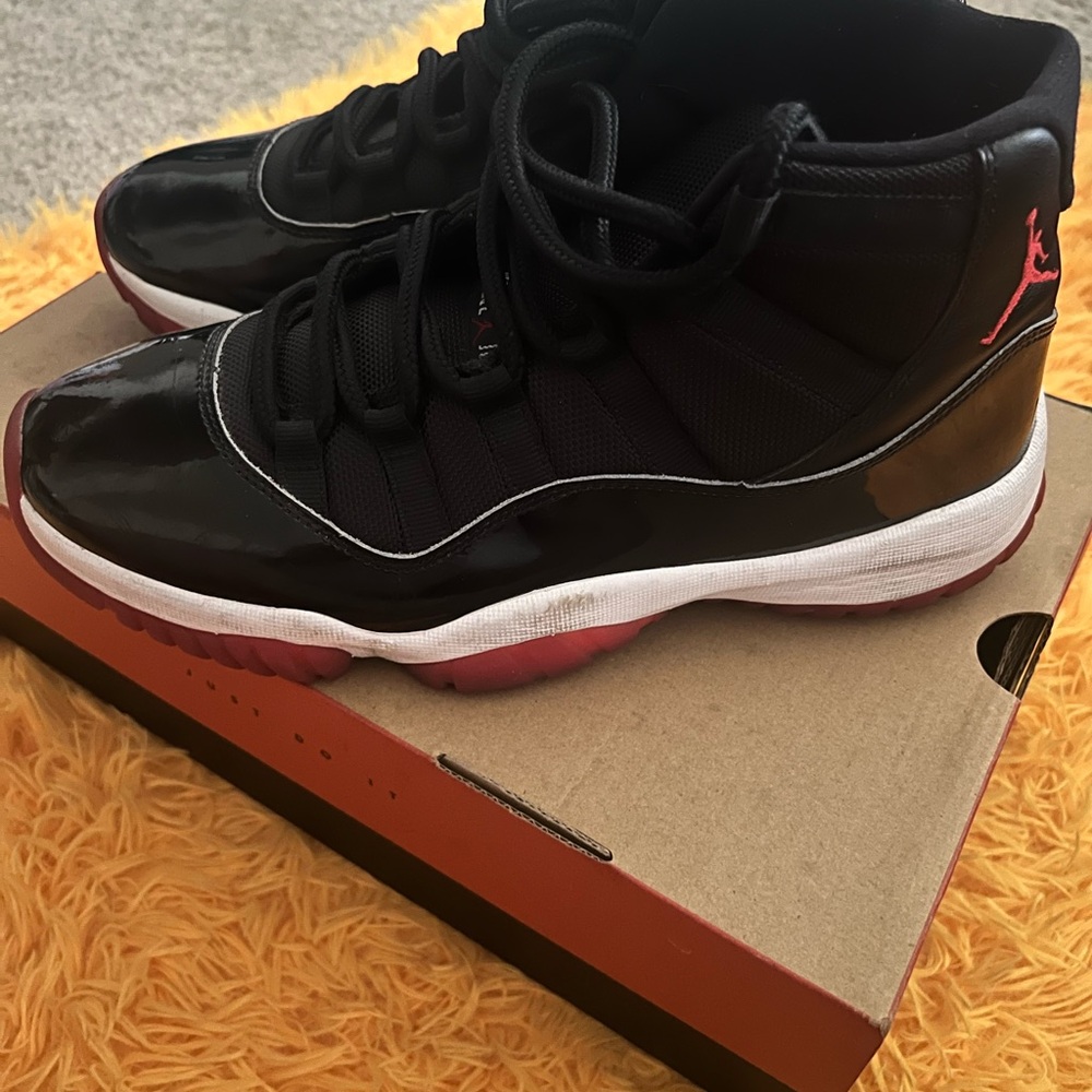 Air Jordan Retro Bred 11 - Picture 3 of 9